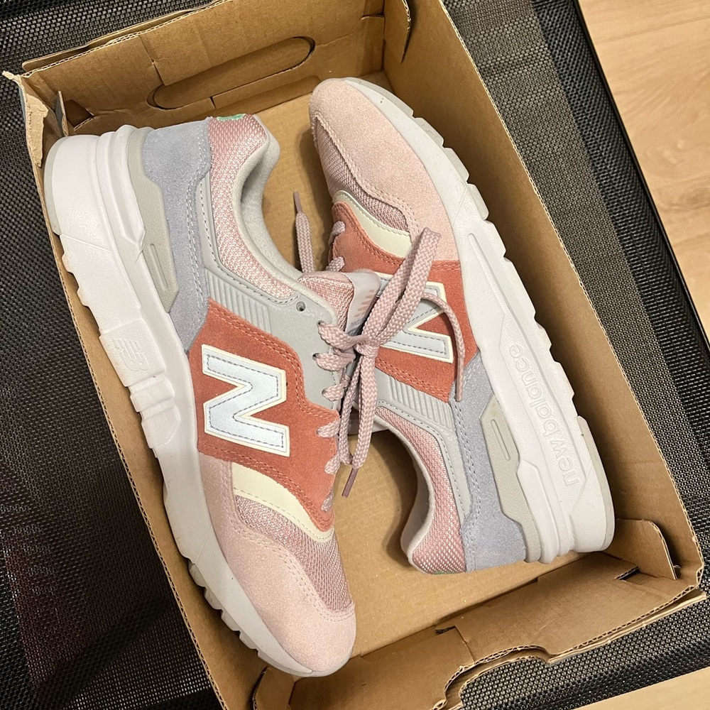 New Balance Pink and Gray Women's Sneakers